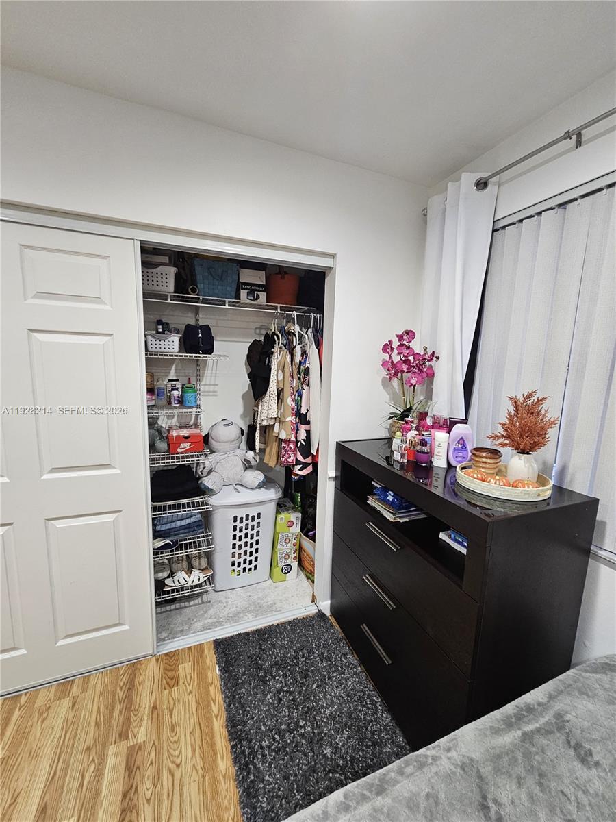 QUATRAINE CONDO IV - Residential