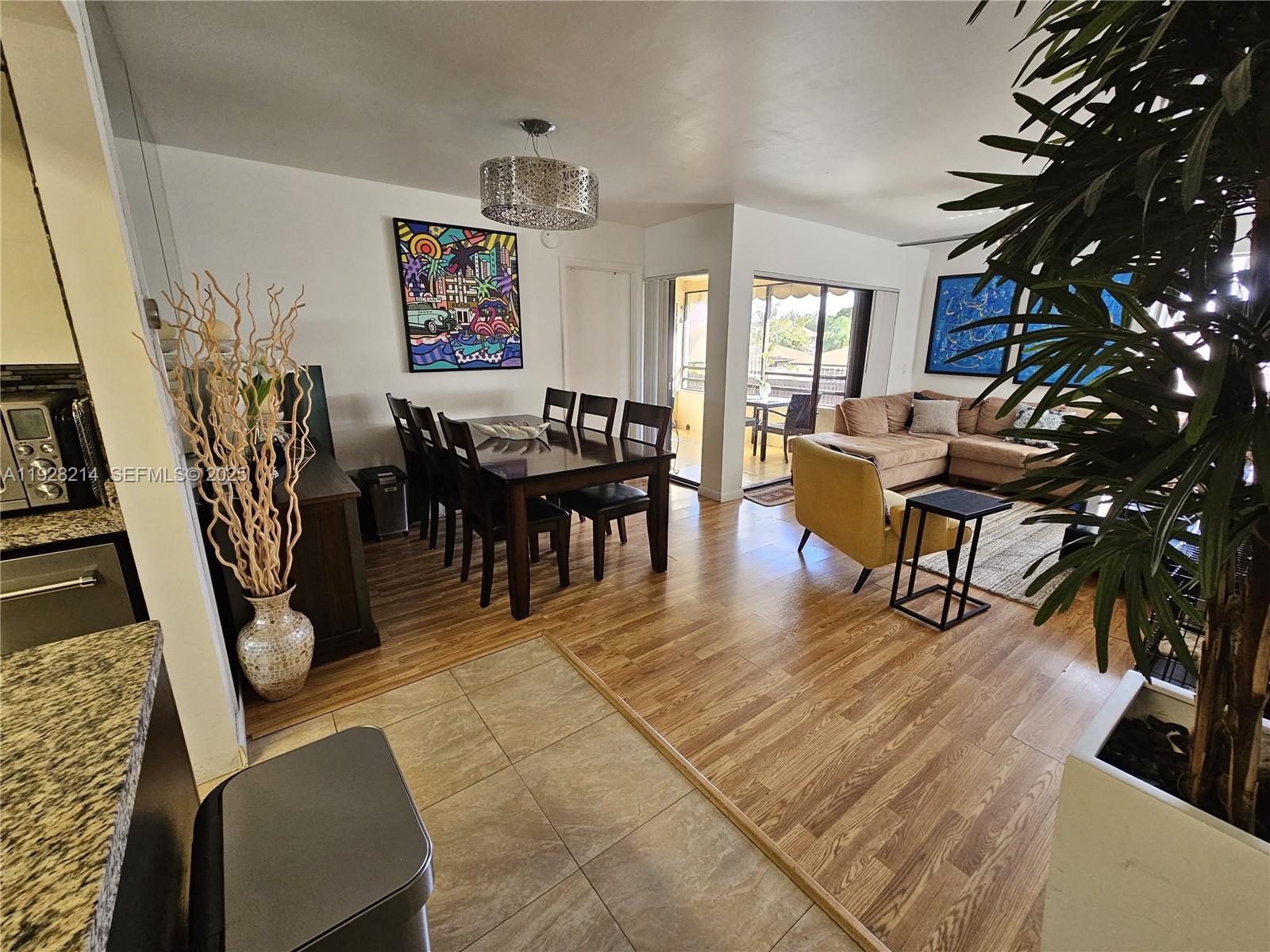 QUATRAINE CONDO IV - Residential