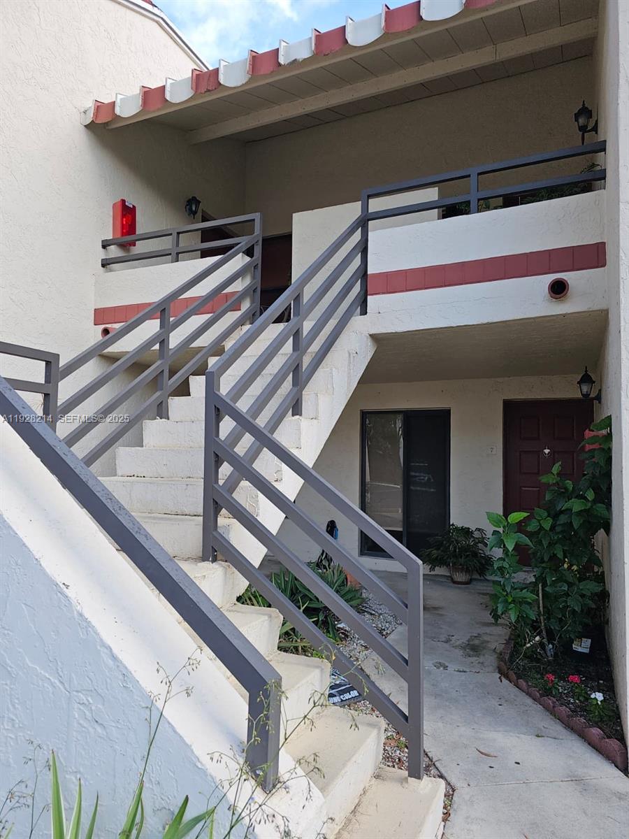 QUATRAINE CONDO IV - Residential