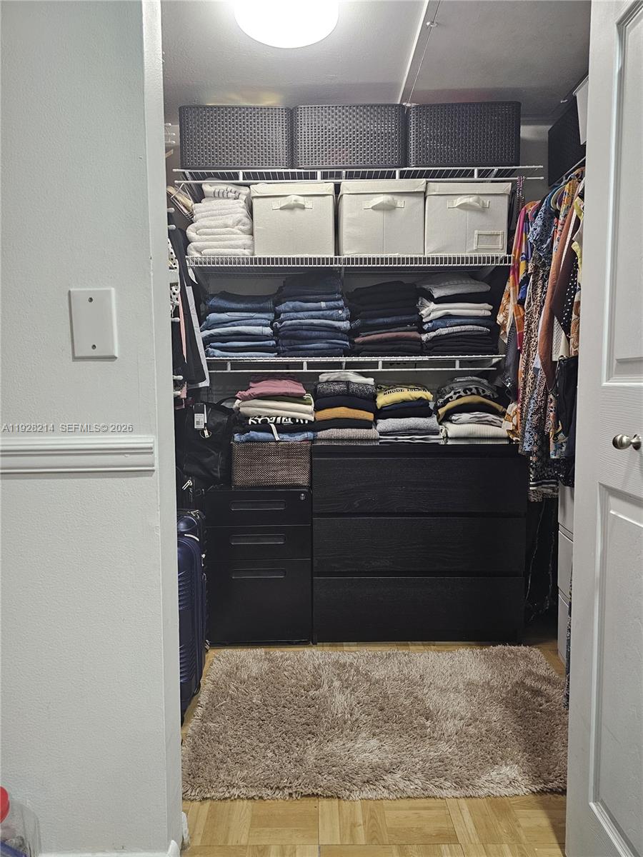 QUATRAINE CONDO IV - Residential