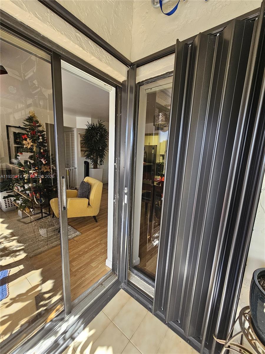 QUATRAINE CONDO IV - Residential