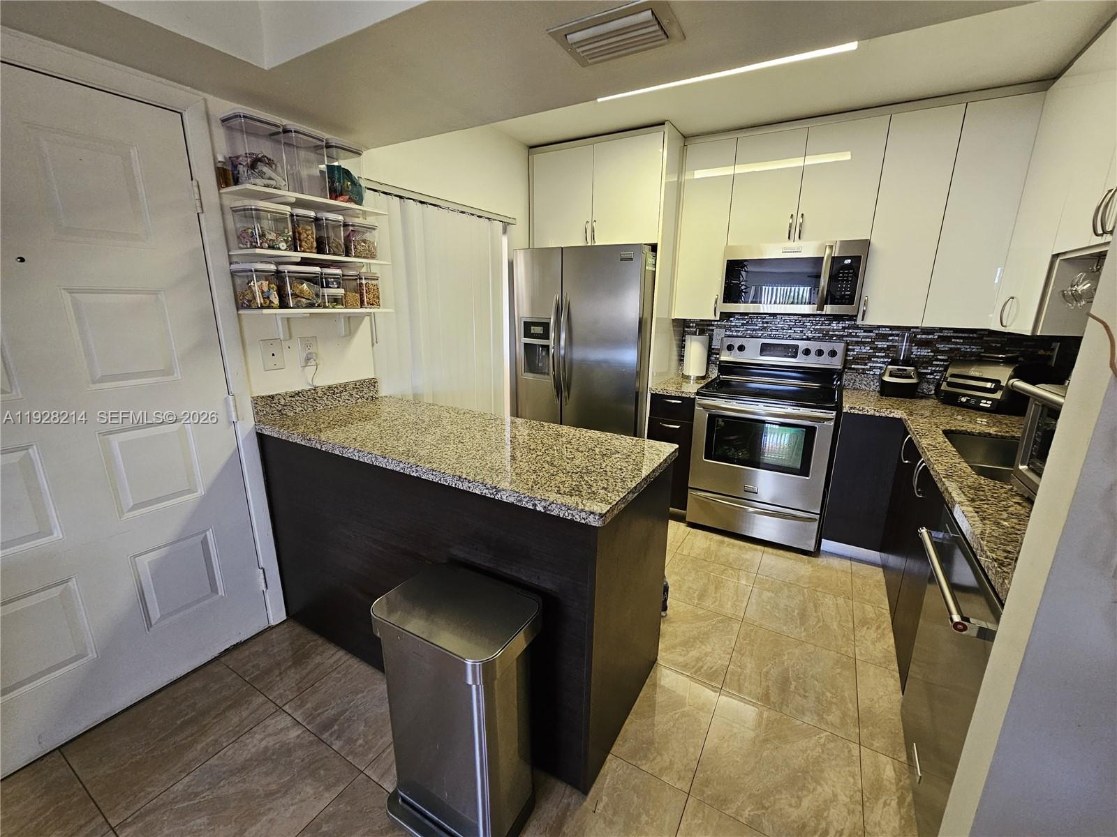 QUATRAINE CONDO IV - Residential