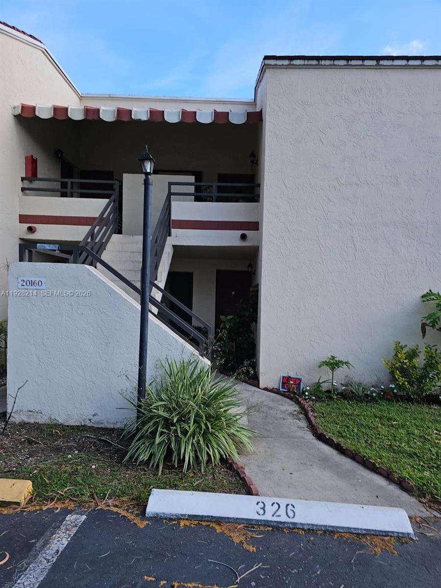 QUATRAINE CONDO IV - Residential