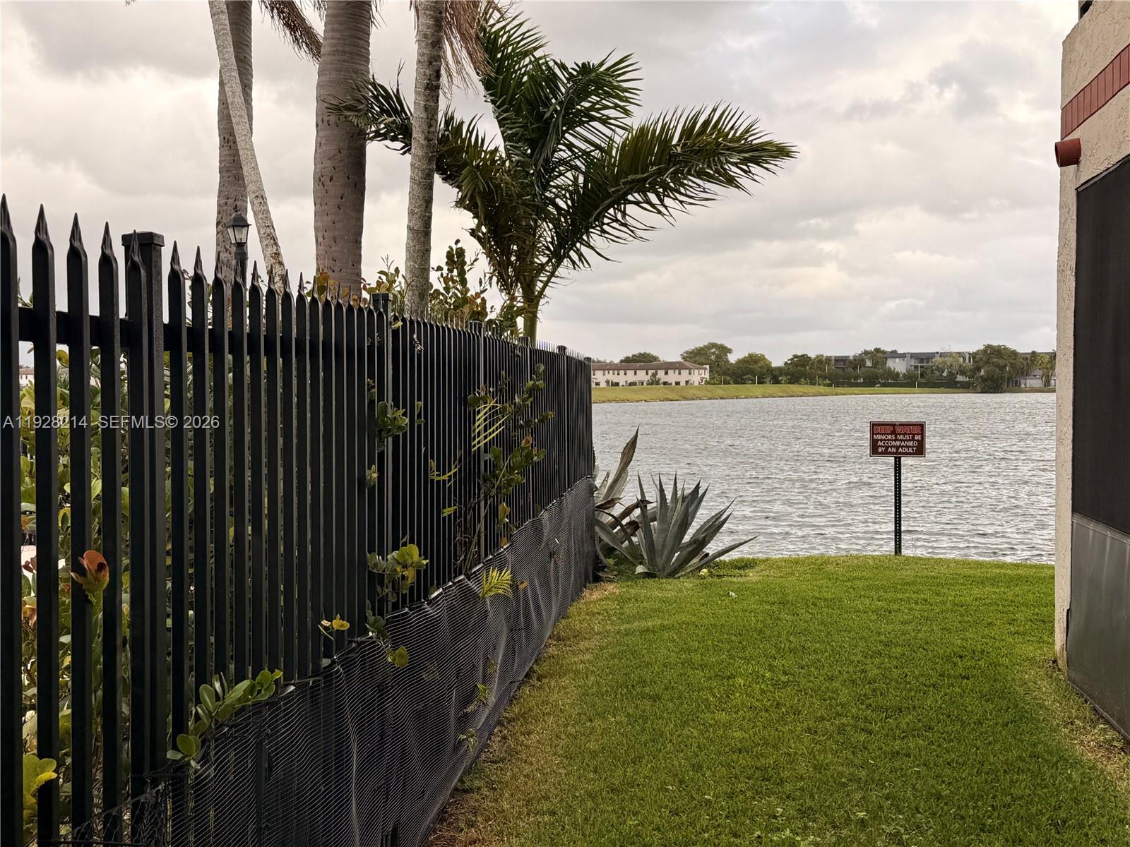 QUATRAINE CONDO IV - Residential