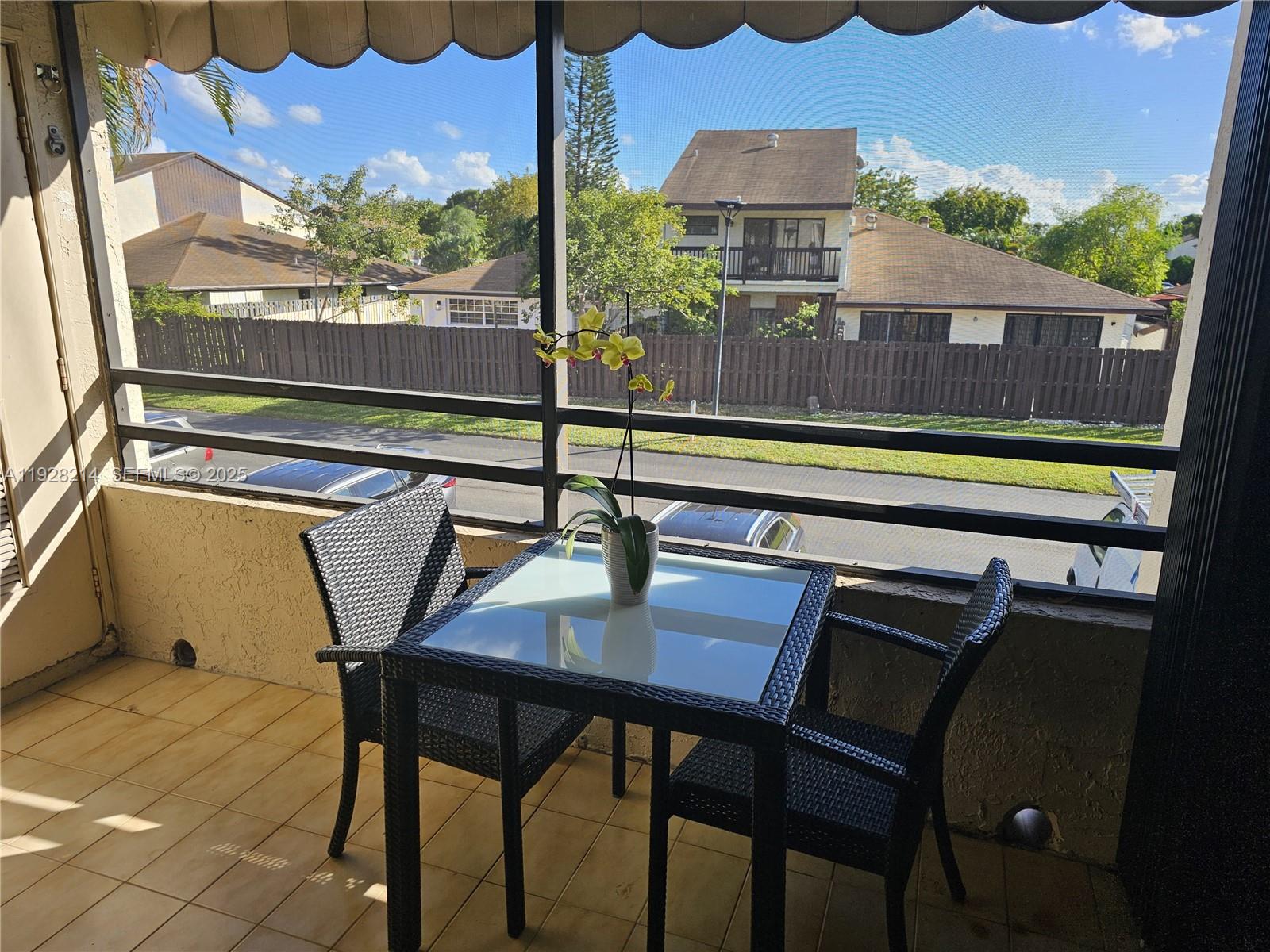 QUATRAINE CONDO IV - Residential