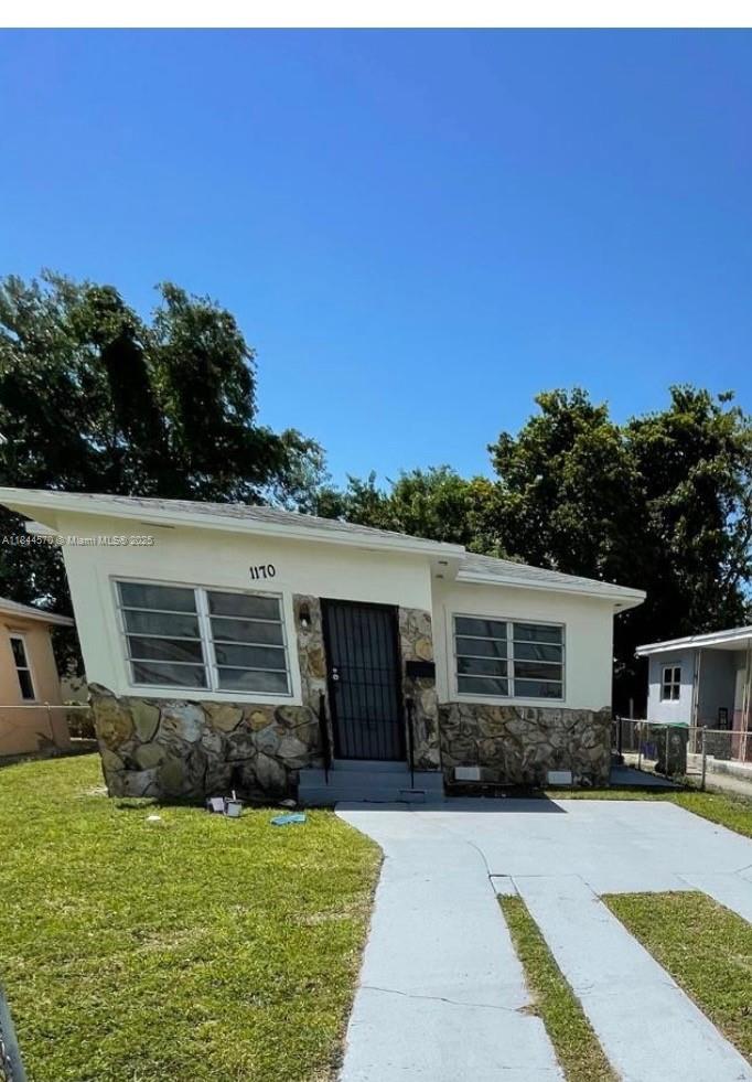 GREAT OPPORTUNITY IN GREAT UP AND COMING AREA , 3/1 LARGE WITH CENTRAL AIR AND FENCED , WORK HAS BEEN DONE THOUGH YEARS JJUST GOT FRESH PAINT AND REPAIRS LARGE YARD THAT IS GREAT FOR ENTERTAINMENT
THIS IS A GREAT AREA TO CALL HOME OR INVEST ITS ZONED DUPLEX T3-0 V ERY EASY TO SHOW !! CLOSE TO EVERYTHING 5 MIN FROM WYNWOOD LOTS OF THINGS HAPPENING BLOCKS AWAY BRAND NEW CONDO CONSTRUCTION BLOCKS AWAY REDEVELOPMENT BY RELATED GROUP TO NAME A FEW