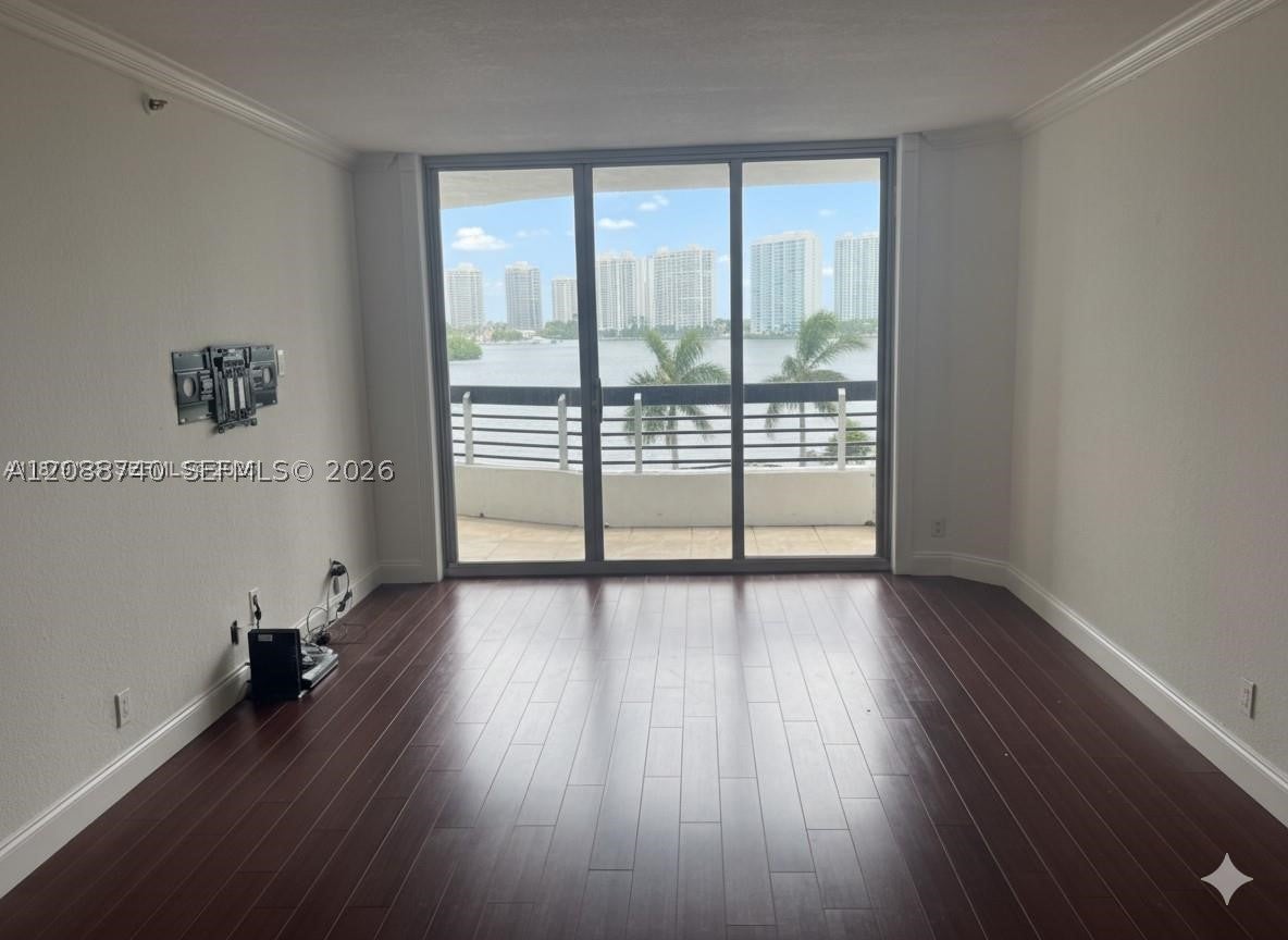 3600 Mystic Pointe Dr 604