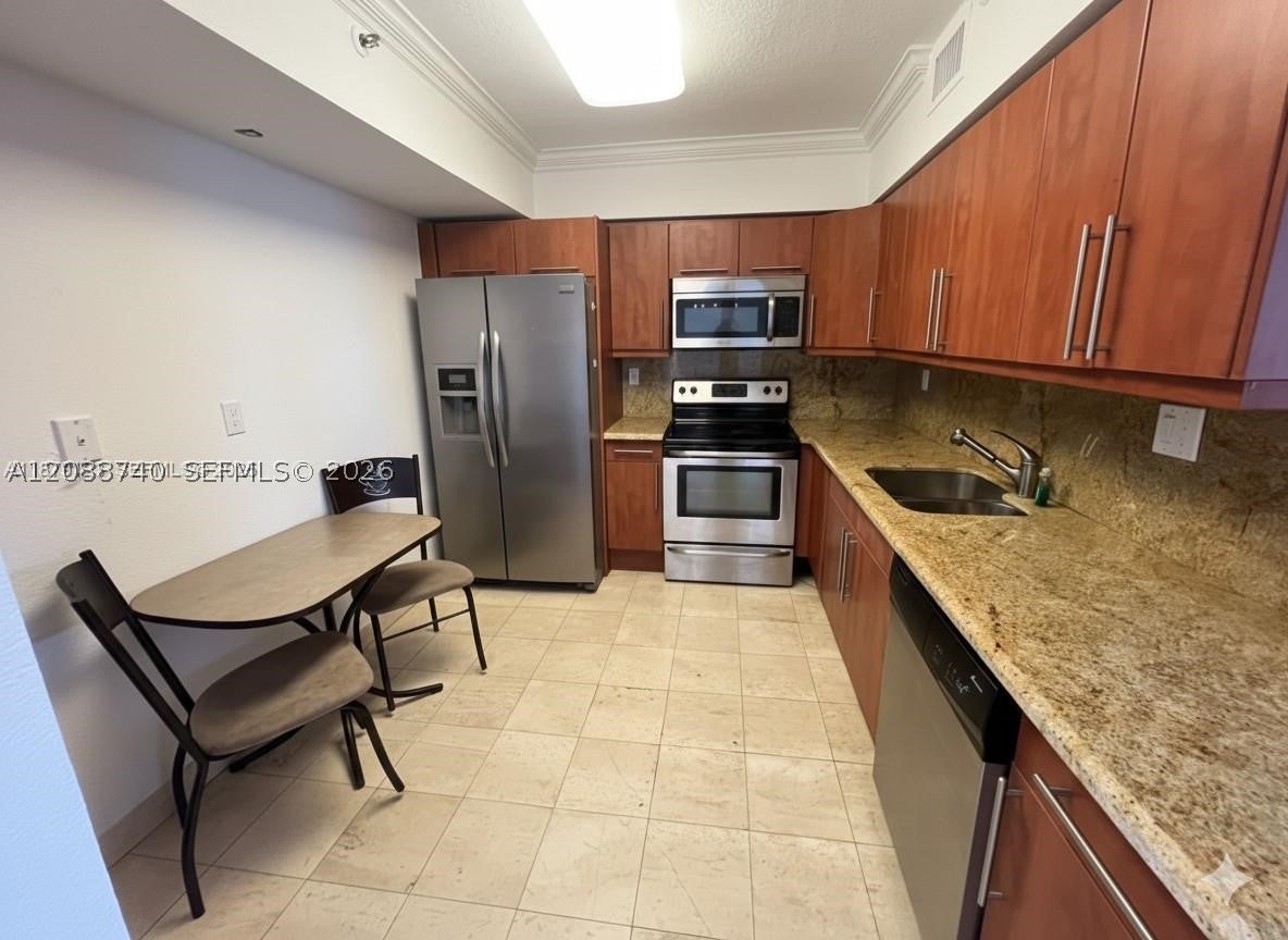 3600 Mystic Pointe Dr 604
