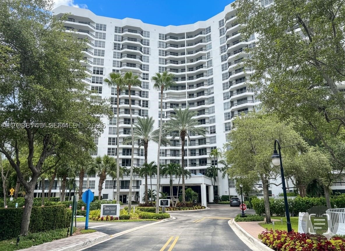 3600 Mystic Pointe Dr 604