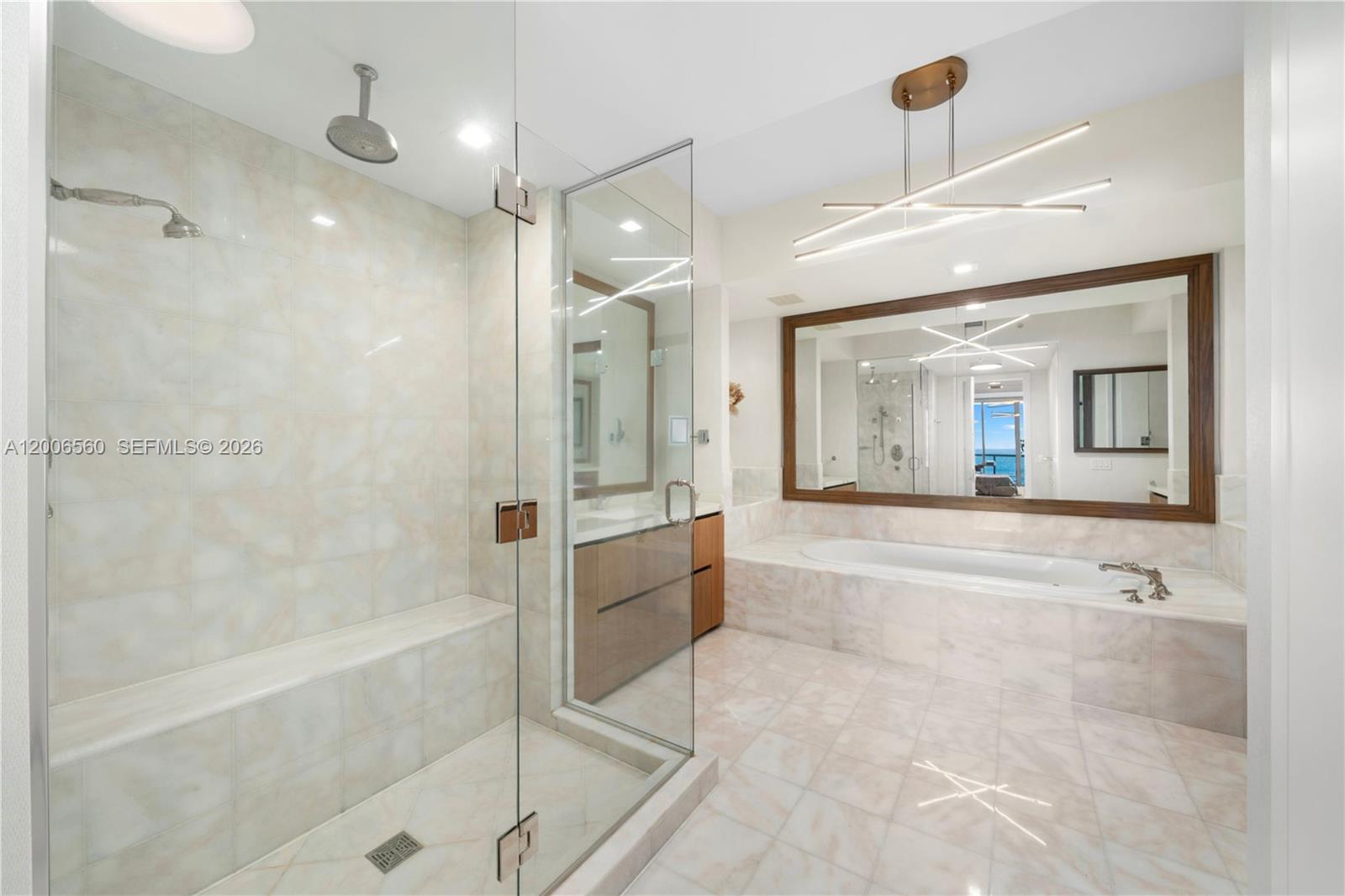CONTINUUM ON SOUTH BEACH - Residential