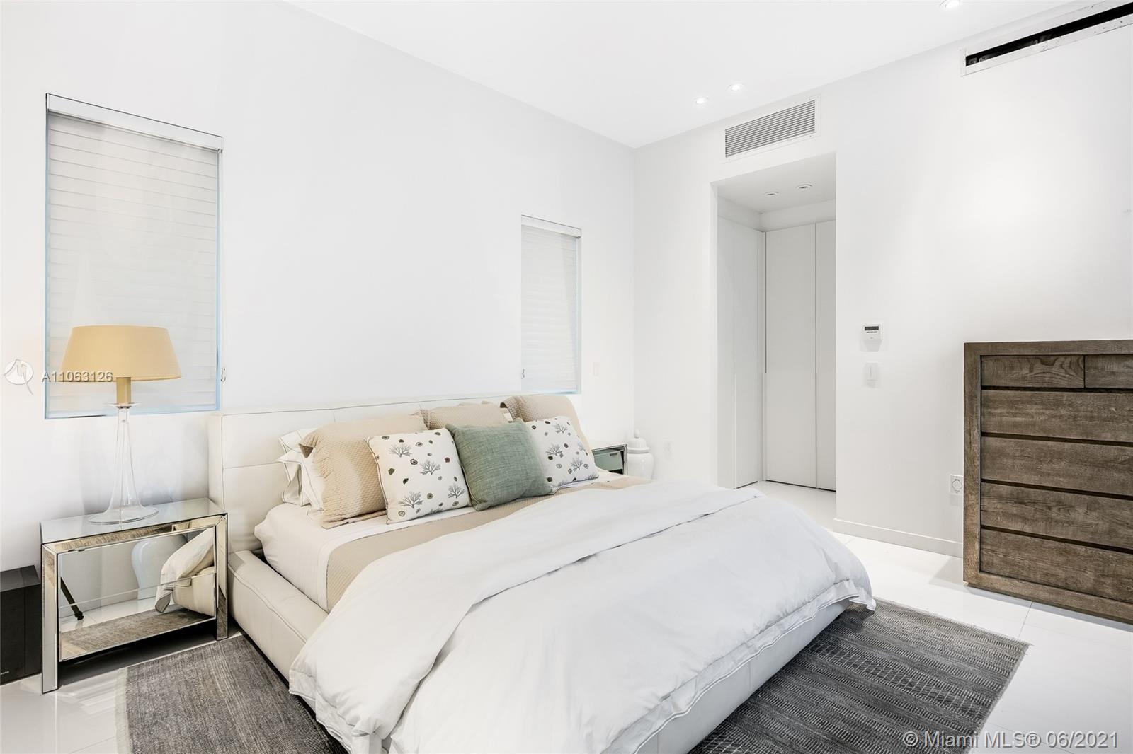 ISLAND ESTATES - Residential