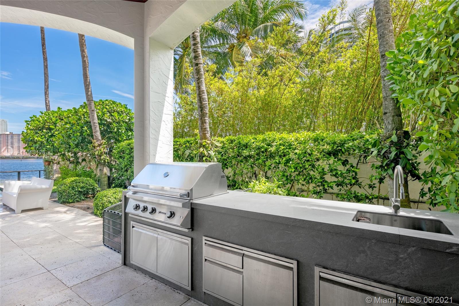 ISLAND ESTATES - Residential