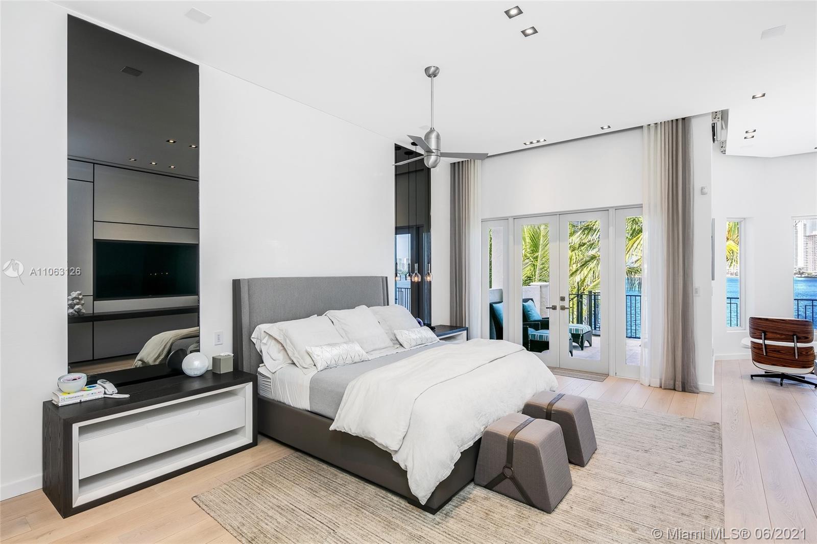 ISLAND ESTATES - Residential