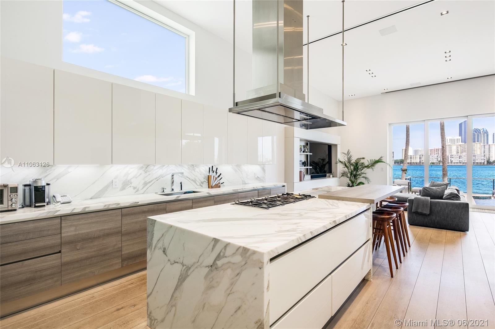 ISLAND ESTATES - Residential