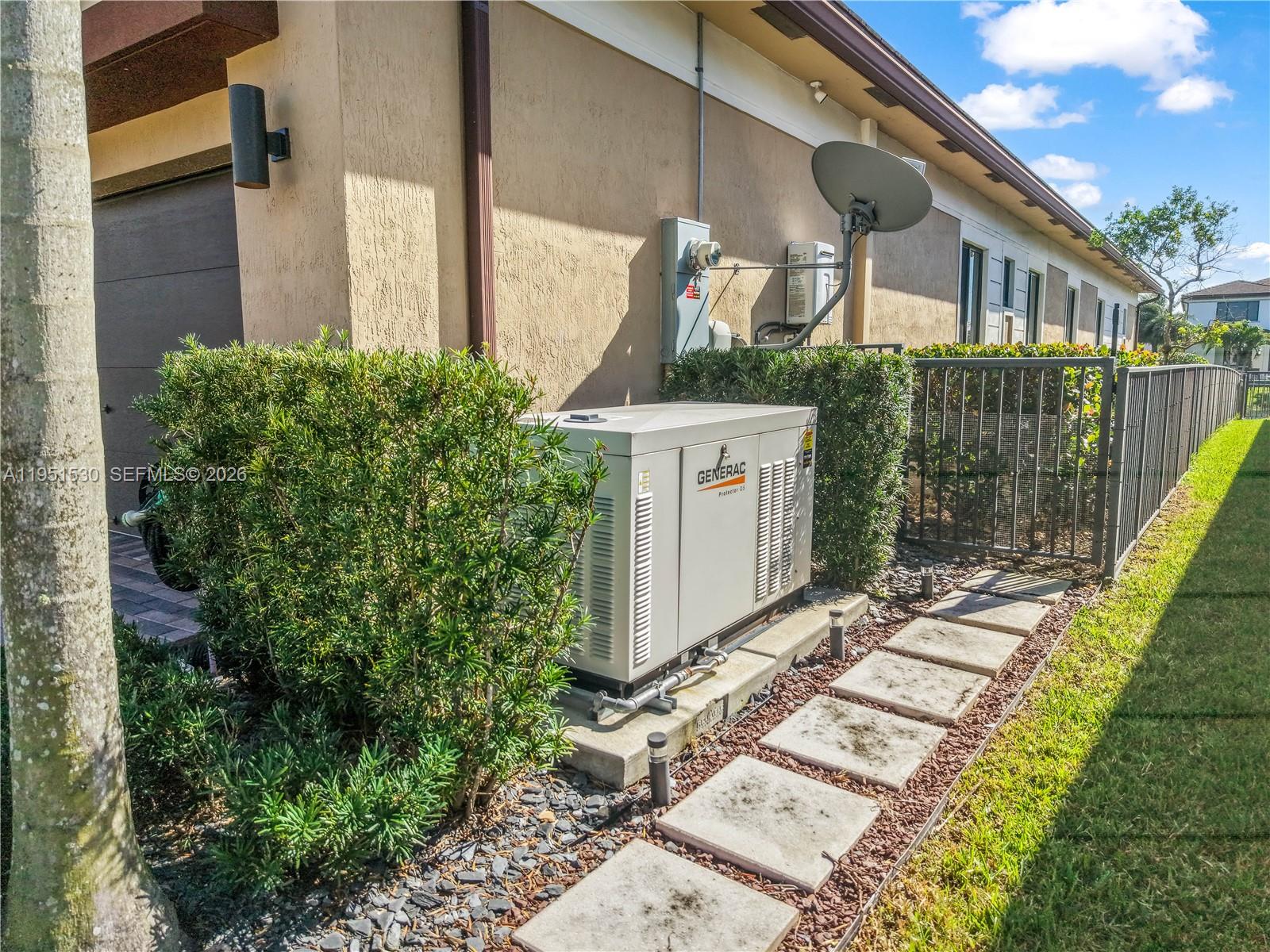 10530 S Lago Vista Cir