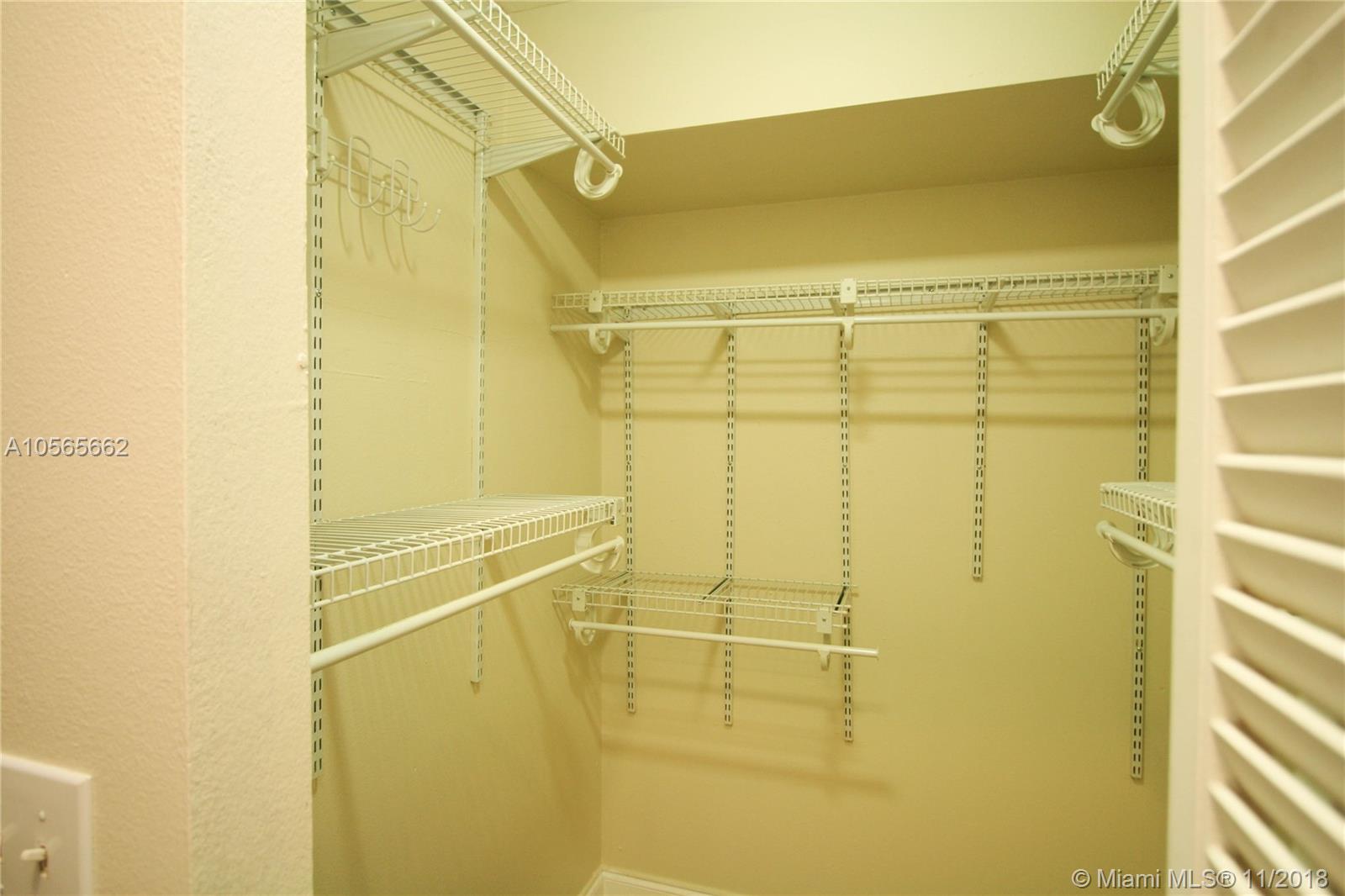 VILLAGE OF KINGS CREEK CO - Residential Lease