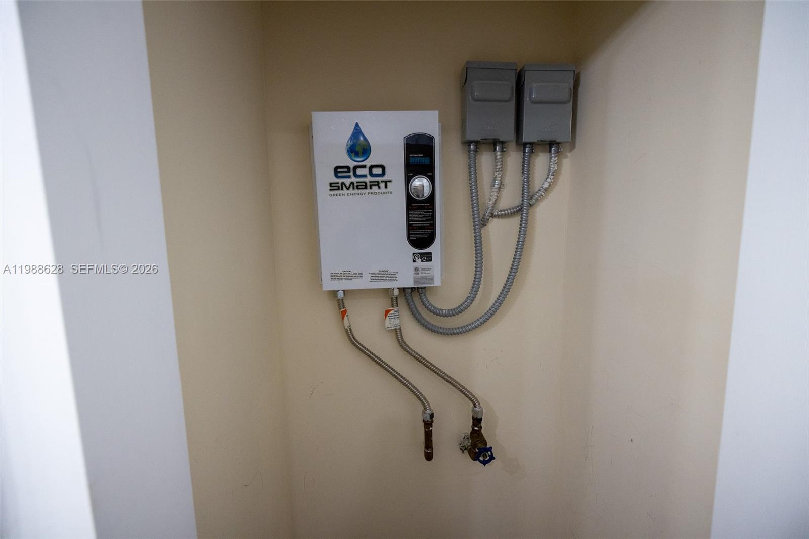 MARTINIQUE AT OASIS REPLA - Residential Lease