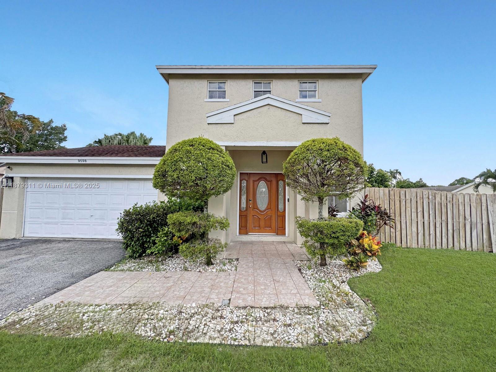 Welcome to this bright 3 bed, 2.5 bath corner lot home in Banyan Estates. This inviting home offers an open concept layout perfect for both everyday living & entertaining. The kitchen is equipped with stainless steel appliances, granite countertops, island & wood cabinetry all overlooking a cozy & light filled family room. All bedrooms are upstairs, the primary suite features a walk-in closet & a bathroom with dual shower heads. The two secondary bedrooms are connected by a Jack-and-Jill bathroom ideal for families or guests. Step outside to a large, private fenced yard with ample space to create your own outdoor oasis. Roof was replaced in 2013. Low HOA fees & a great location just minutes from parks, shopping, dining, & entertainment.