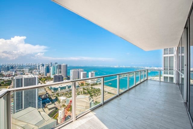 1100 Biscayne Blvd 5205