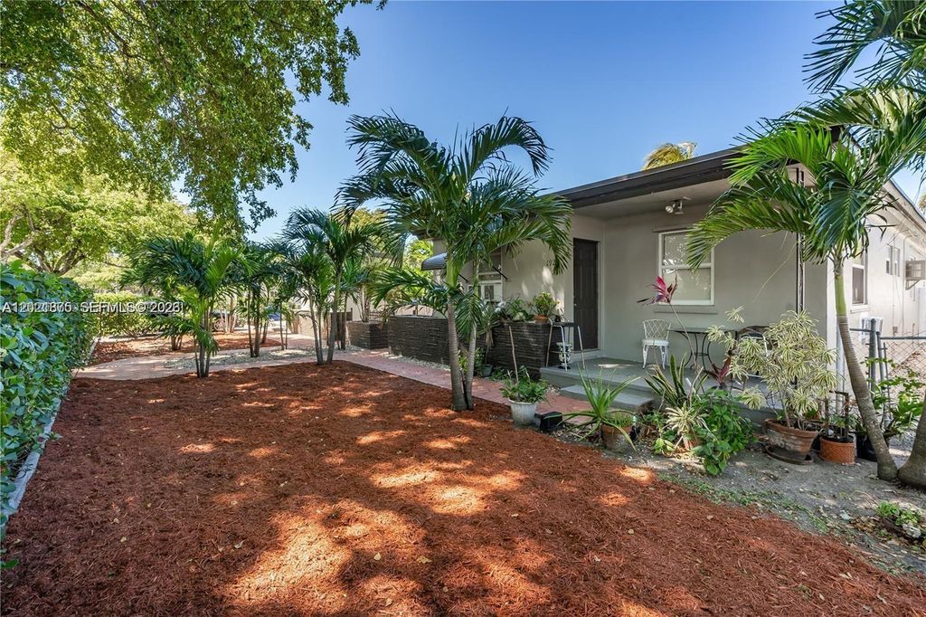 Photo of 1925 Dewey St #3, Hollywood, FL 33020 (MLS # A12021875)