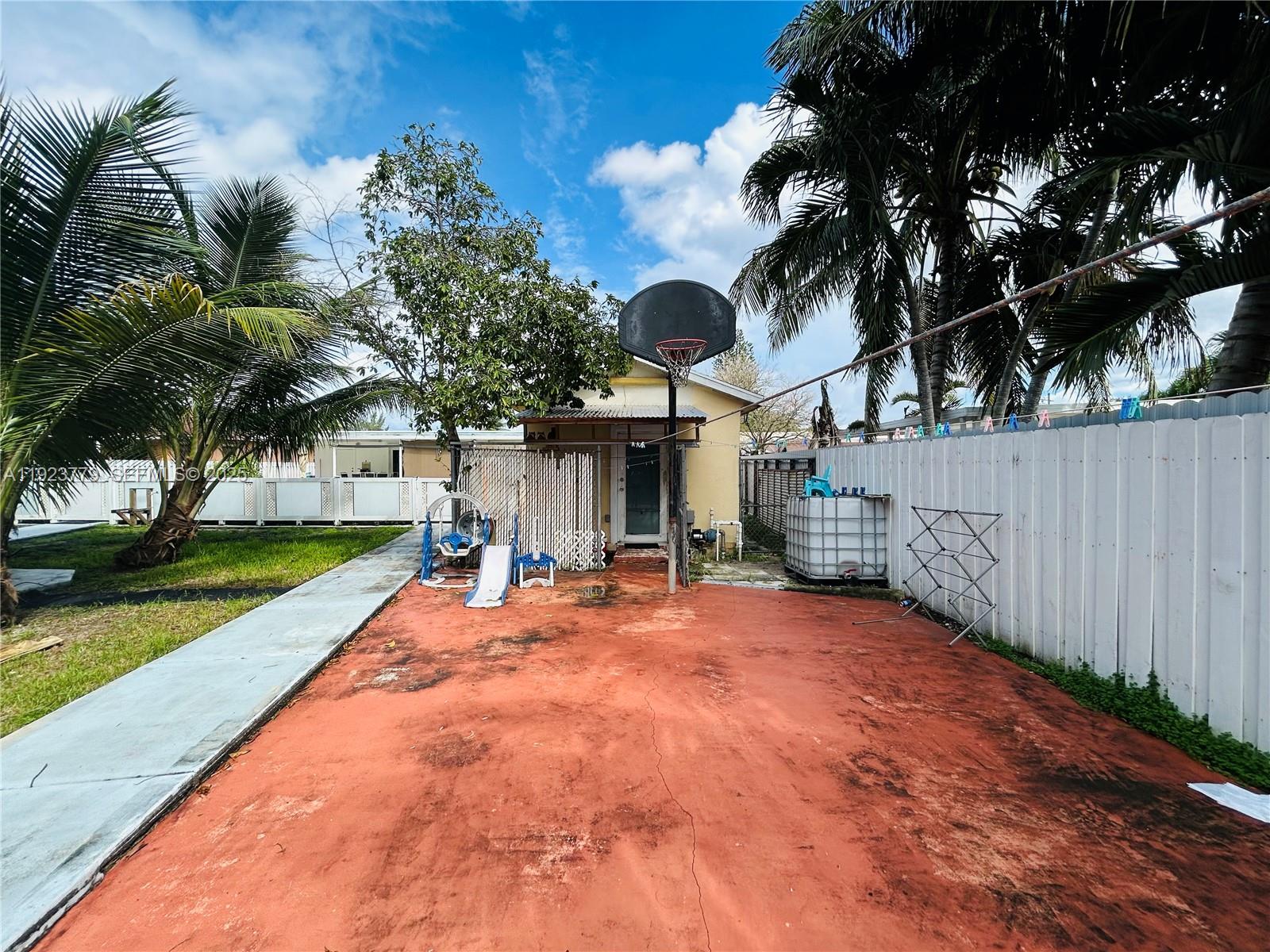 VENETIAN ACRES - Residential