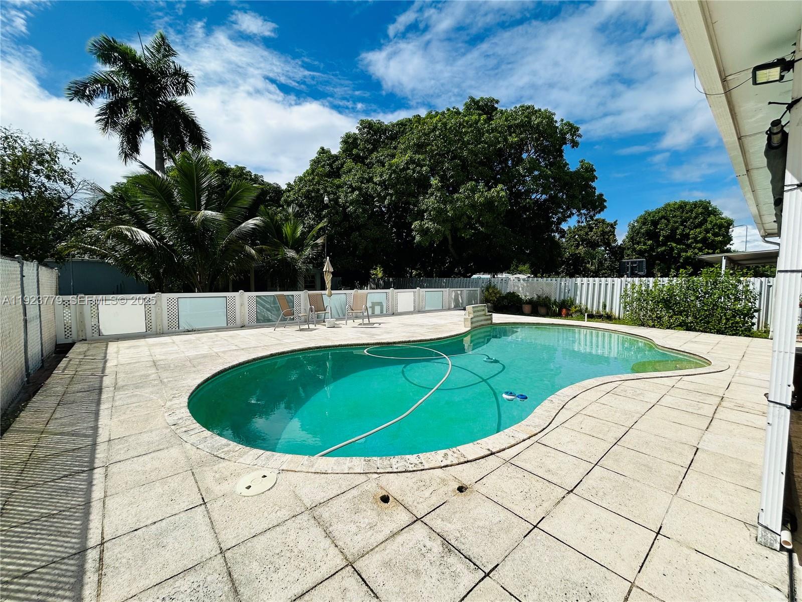 VENETIAN ACRES - Residential