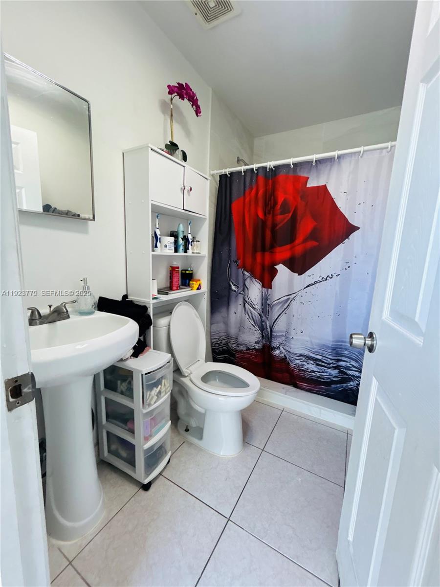 VENETIAN ACRES - Residential