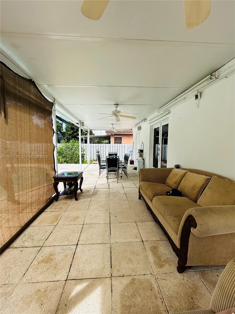 VENETIAN ACRES - Residential