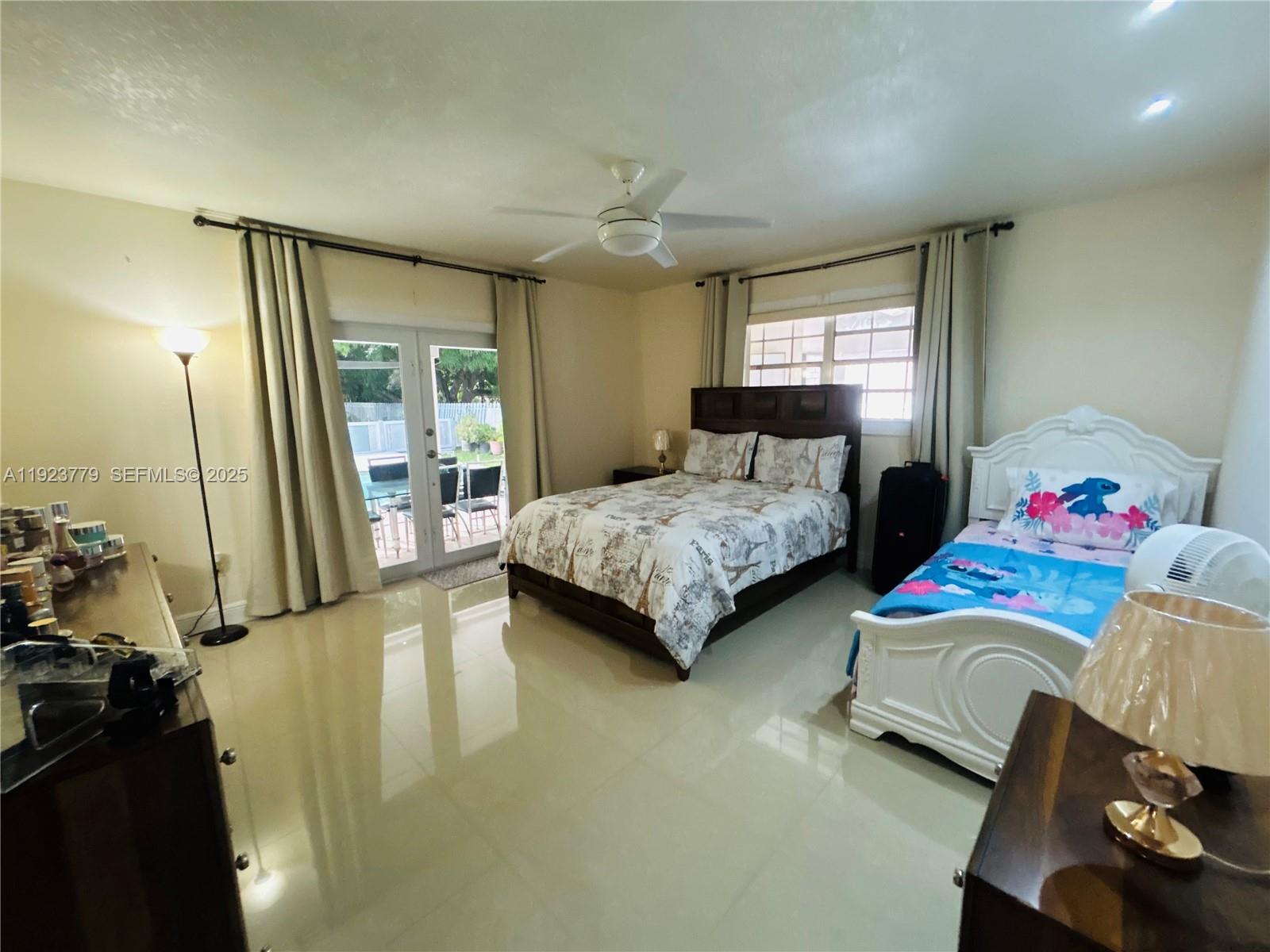 VENETIAN ACRES - Residential