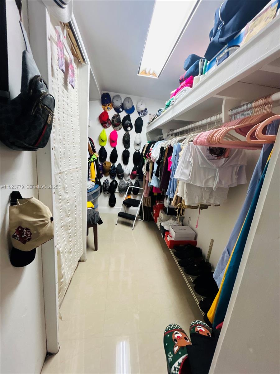 VENETIAN ACRES - Residential