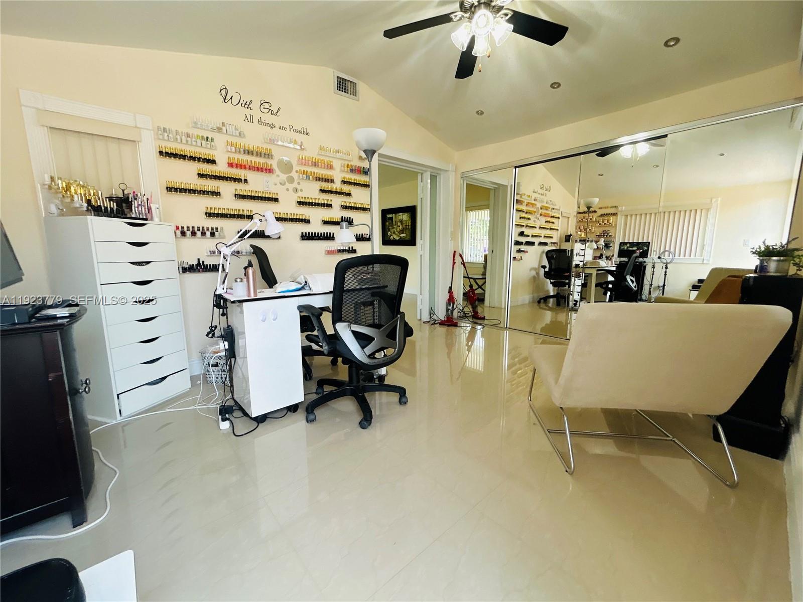 VENETIAN ACRES - Residential