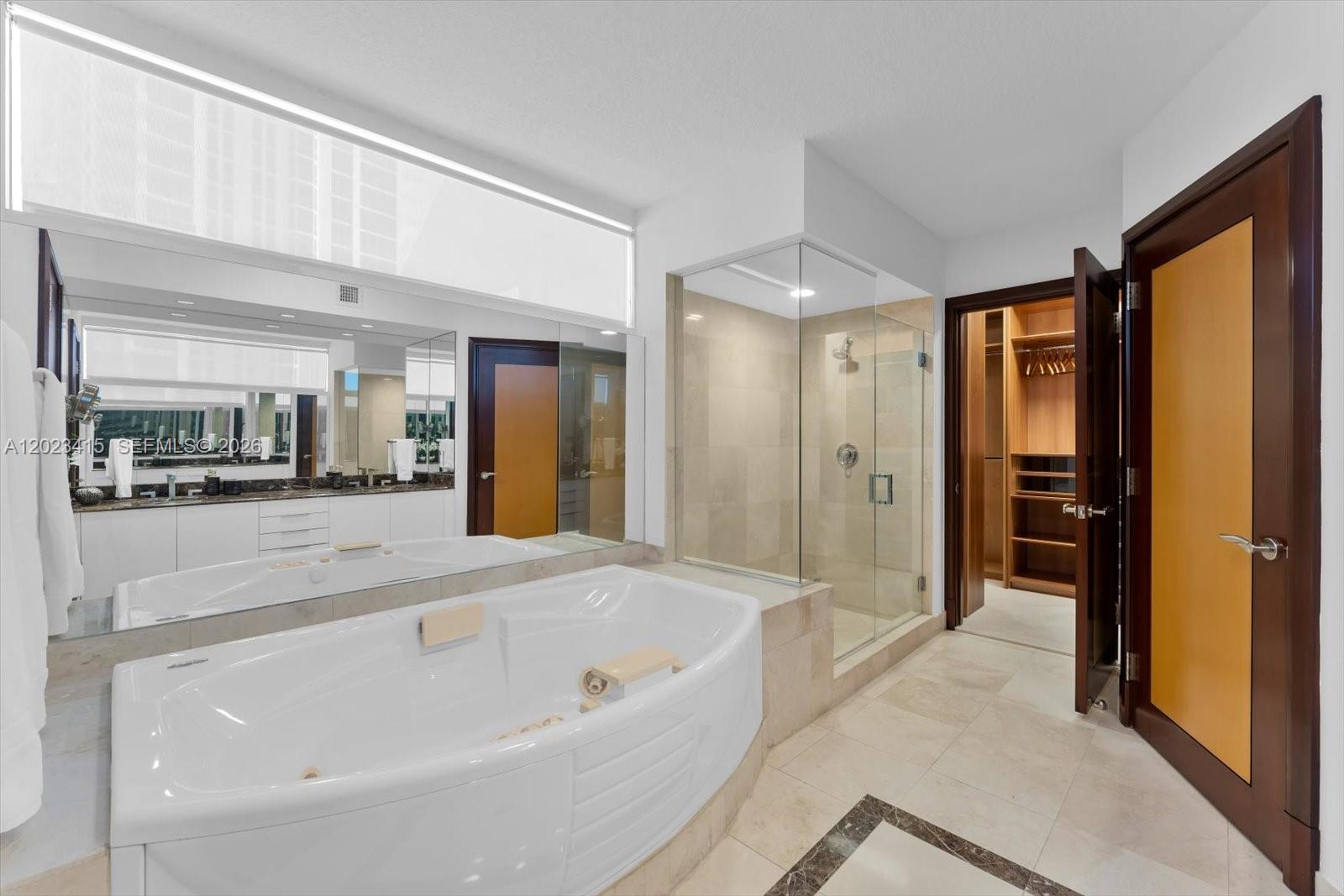 THE PINNACLE CONDO - Residential