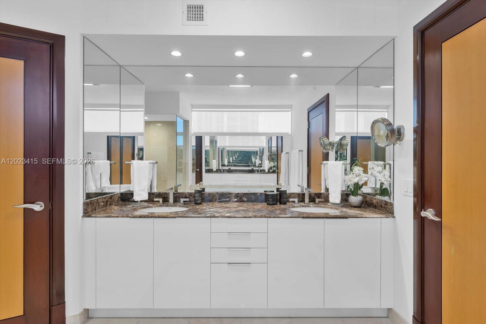 THE PINNACLE CONDO - Residential