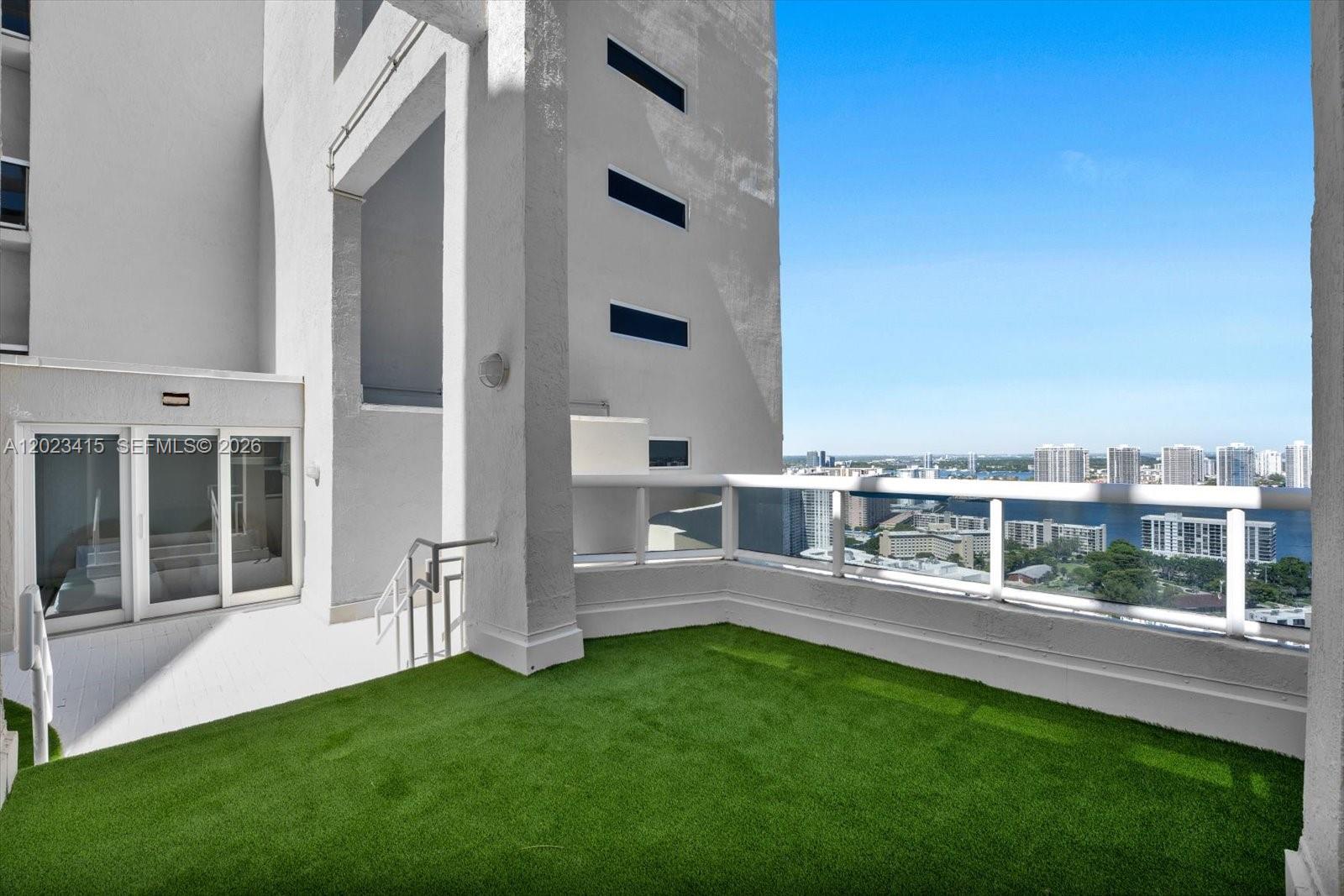 THE PINNACLE CONDO - Residential