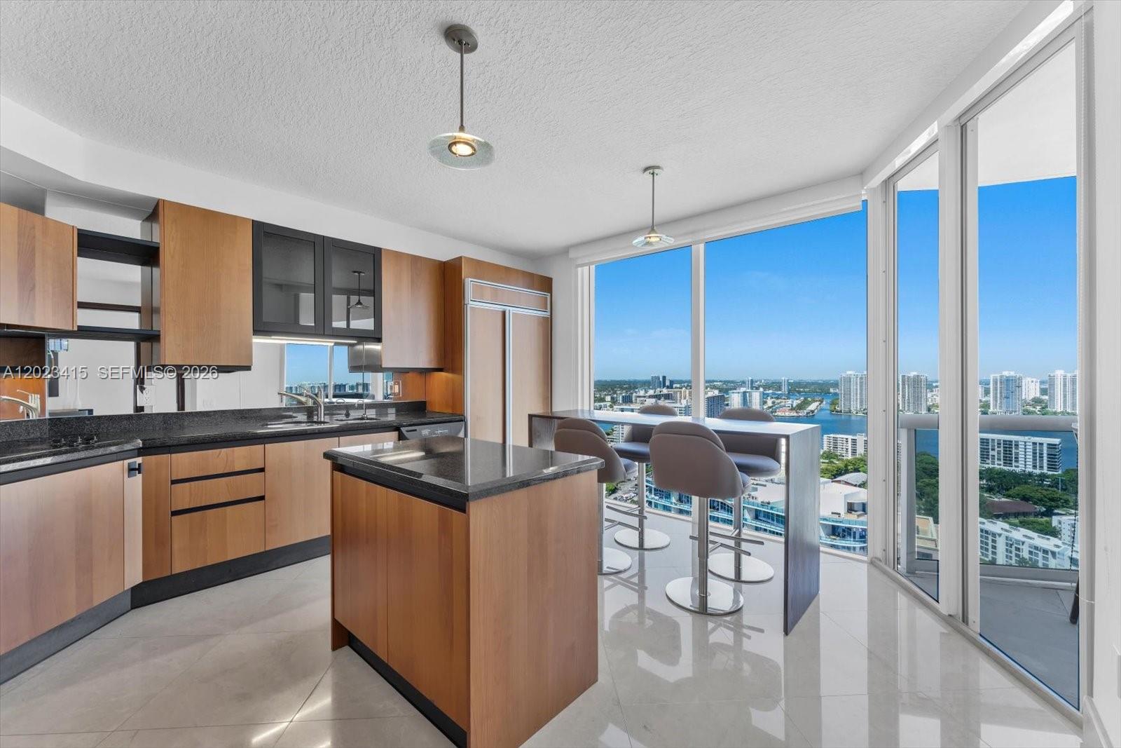 THE PINNACLE CONDO - Residential