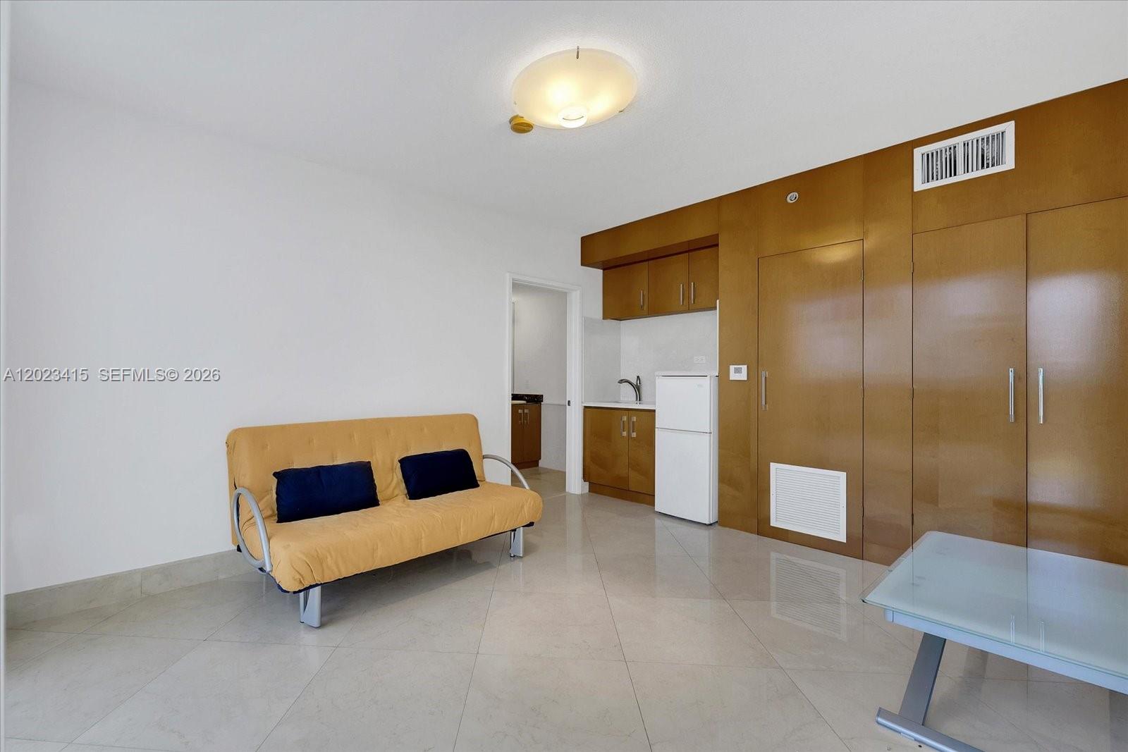 THE PINNACLE CONDO - Residential
