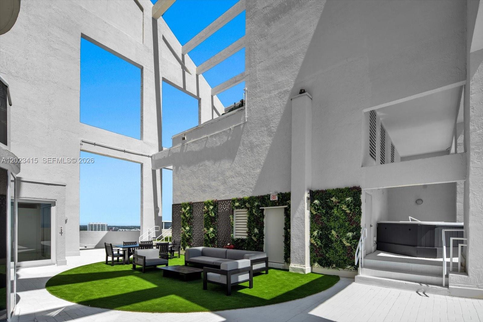 THE PINNACLE CONDO - Residential