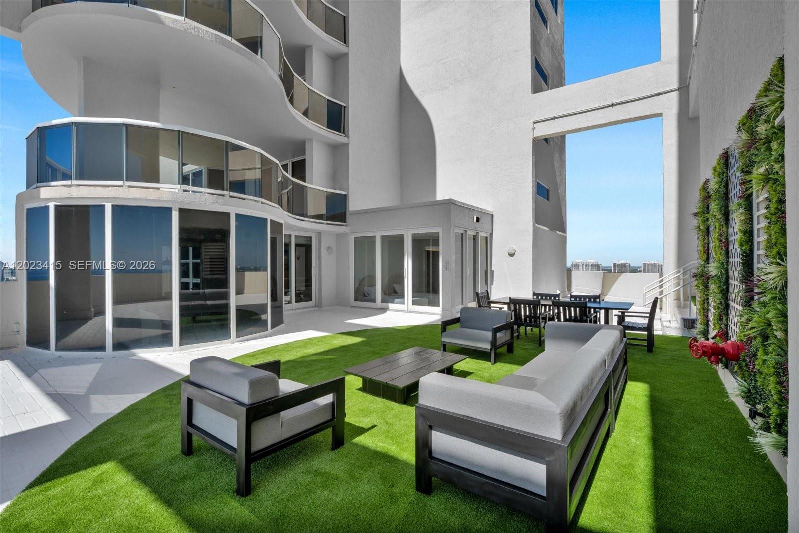 THE PINNACLE CONDO - Residential