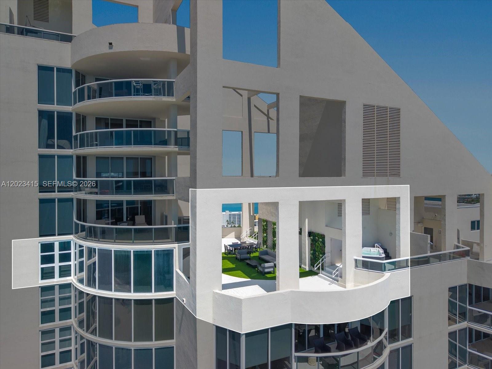 THE PINNACLE CONDO - Residential
