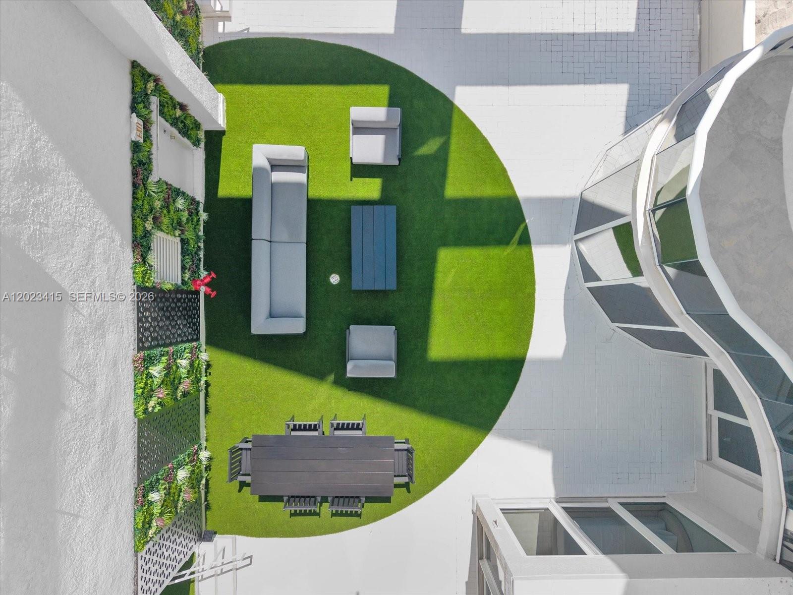 THE PINNACLE CONDO - Residential