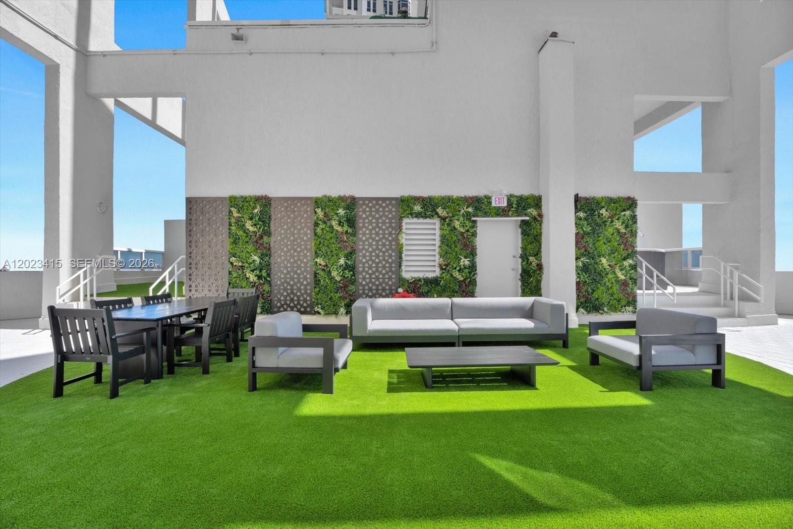 THE PINNACLE CONDO - Residential