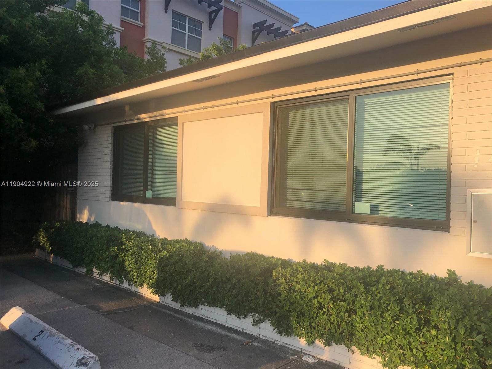 Charming, Cozy and Modern 1/1 in Lake Ridge neighborhood!! One Mile to the BEACH!! This unit has been completely remodeled. NEW Impact Windows! NEW Kitchen! QUARTZ Countertops! NEW Appliances! Completely Remodeled Bathroom! NEW Flooring! Quick Approval. Walk to the Beach. Located near Shopping Centers and Supermarkets like Whole Foods, Trader Joe’s, Publix etc. short drive to Nightlife and Downtown Fort Lauderdale.. Must See!! *Owner will consider 1st and deposit for qualified tenants*