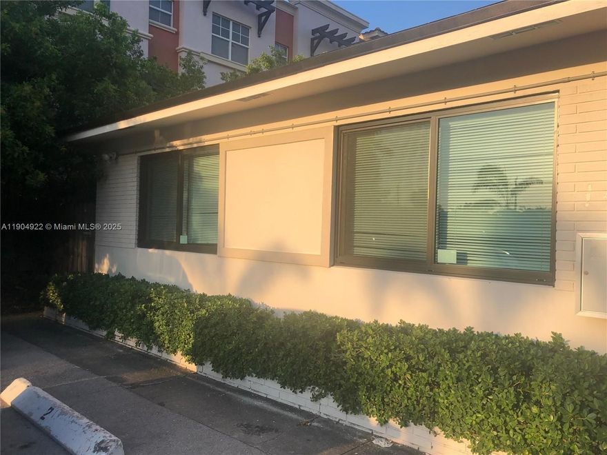 Charming, Cozy and Modern 1/1 in Lake Ridge neighborhood!! One Mile to the BEACH!! This unit has been completely remodeled. NEW Impact Windows! NEW Kitchen! QUARTZ Countertops! NEW Appliances! Completely Remodeled Bathroom! NEW Flooring! Quick Approval. Walk to the Beach. Located near Shopping Centers and Supermarkets like Whole Foods, Trader Joe’s, Publix etc. short drive to Nightlife and Downtown Fort Lauderdale.. Must See!! *Owner will consider 1st and deposit for qualified tenants*