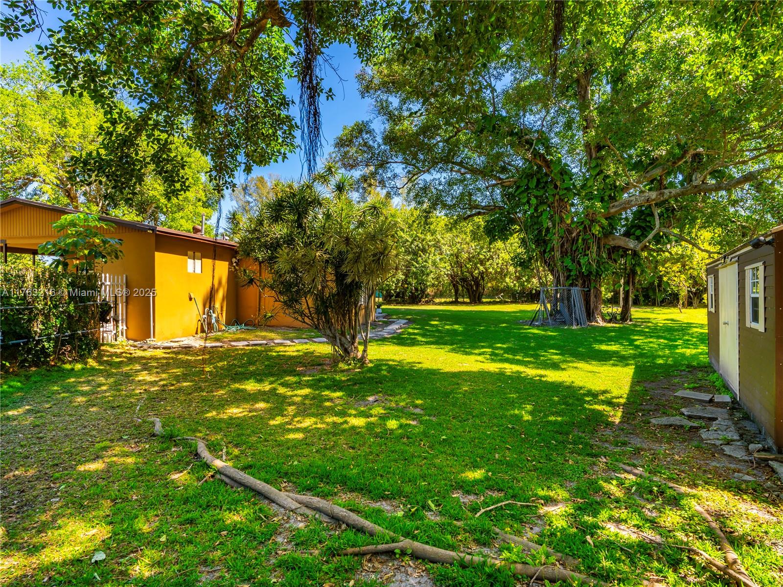 TWIN LAKE MANOR SUB - Residential