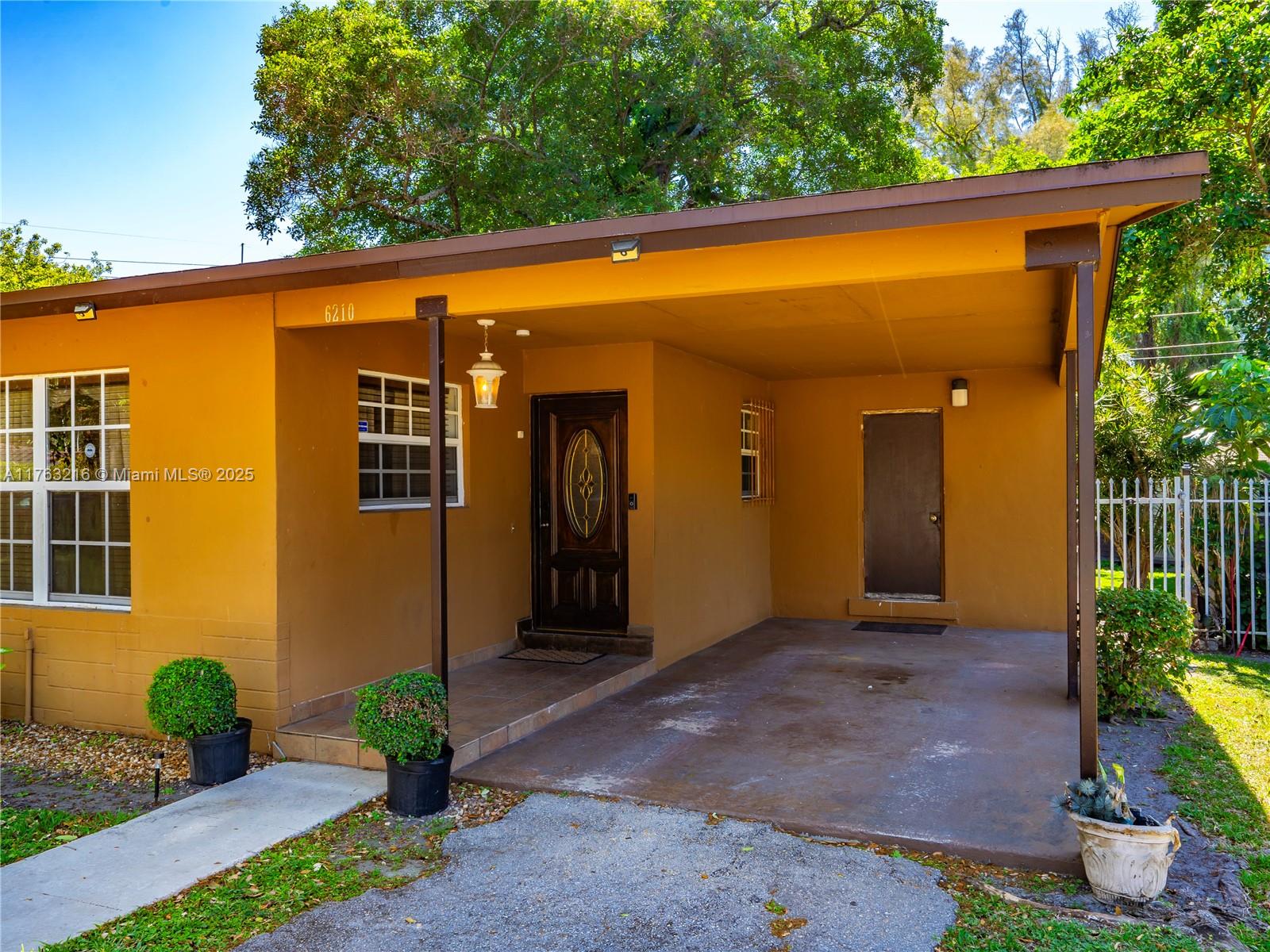 TWIN LAKE MANOR SUB - Residential