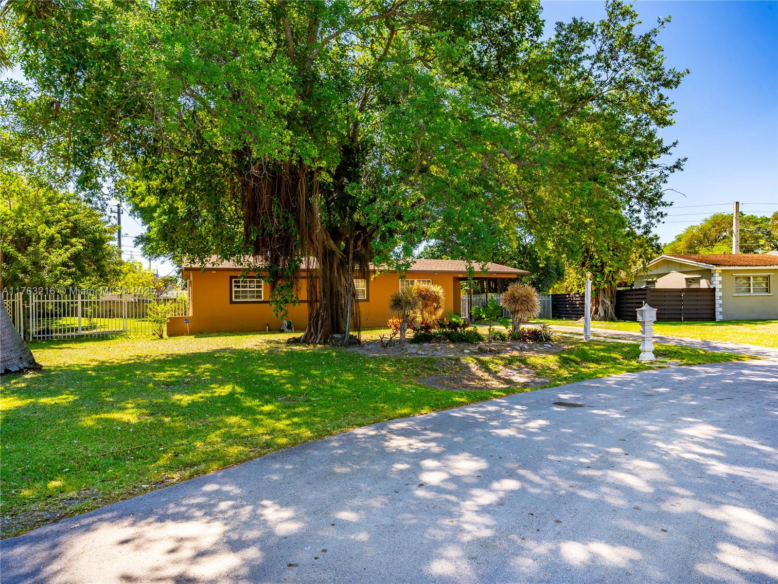 TWIN LAKE MANOR SUB - Residential