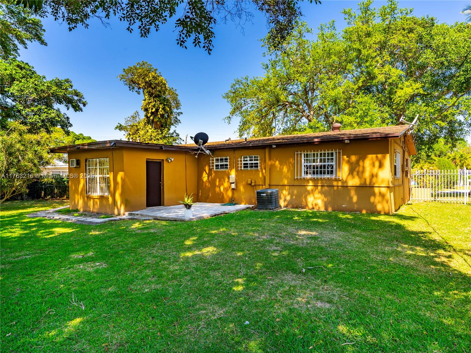 TWIN LAKE MANOR SUB - Residential