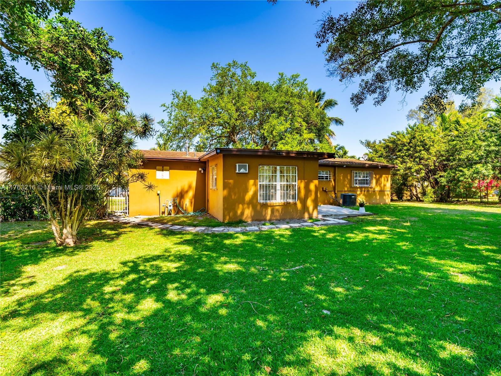 TWIN LAKE MANOR SUB - Residential