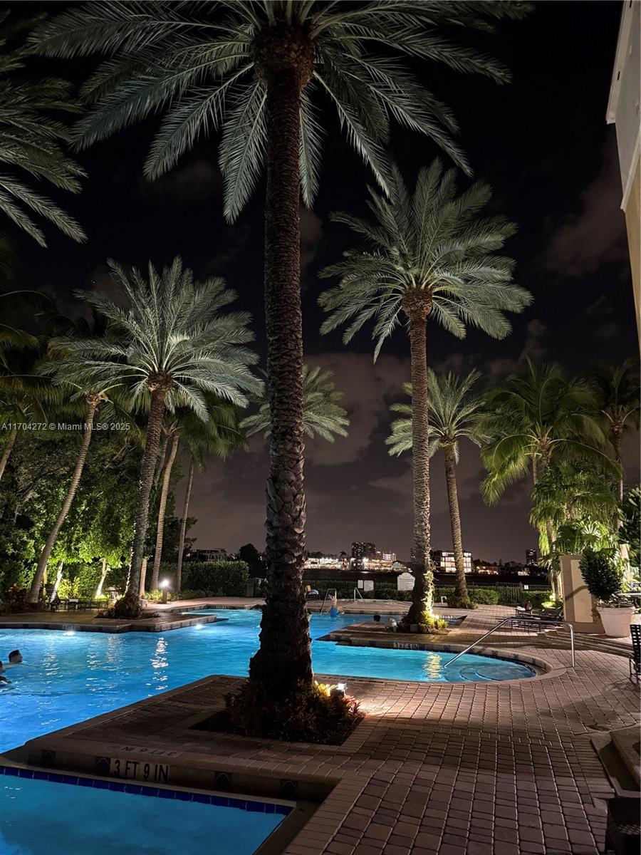PORTO BELLAGIO CONDO - Residential