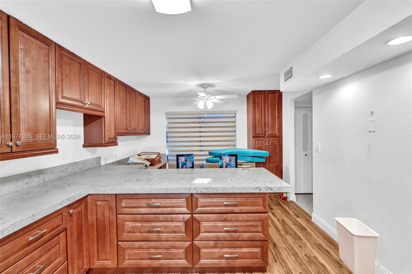 TOWNHOUSES OF VENETIAN PA - Residential Lease